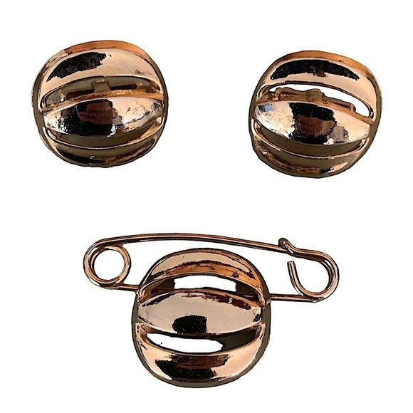 𝅺VINTAGE Gold Tone Cuff Links and Tie Pin or Brooch - Picture 1 of 6